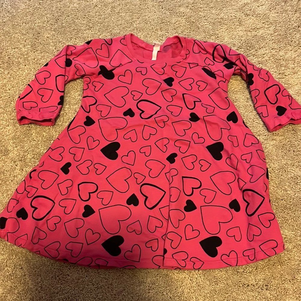 Size 4 3/4 sleeve girls dress. No smoking. No pets.